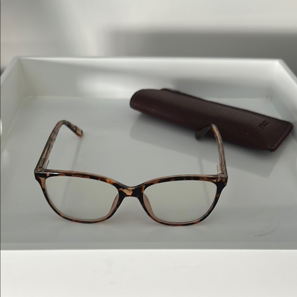 Elegant Tortoise Shell Women's Glasses